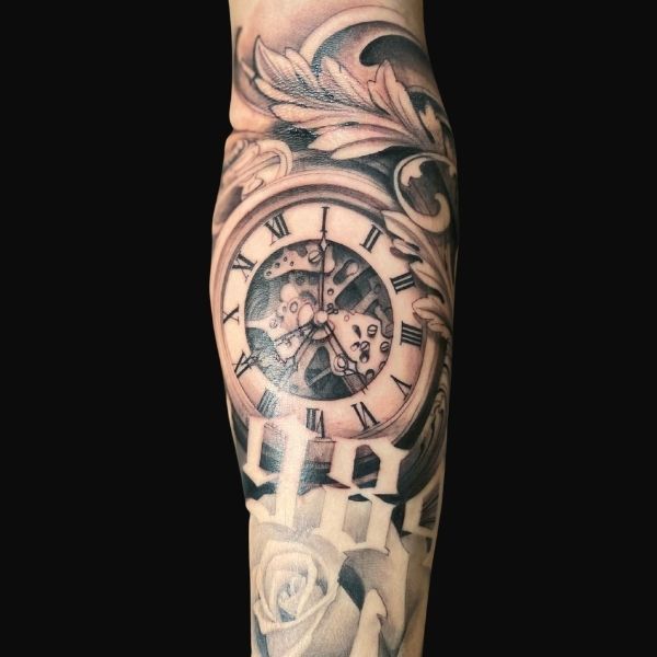 uhr tattoo detail panroks tattookunst